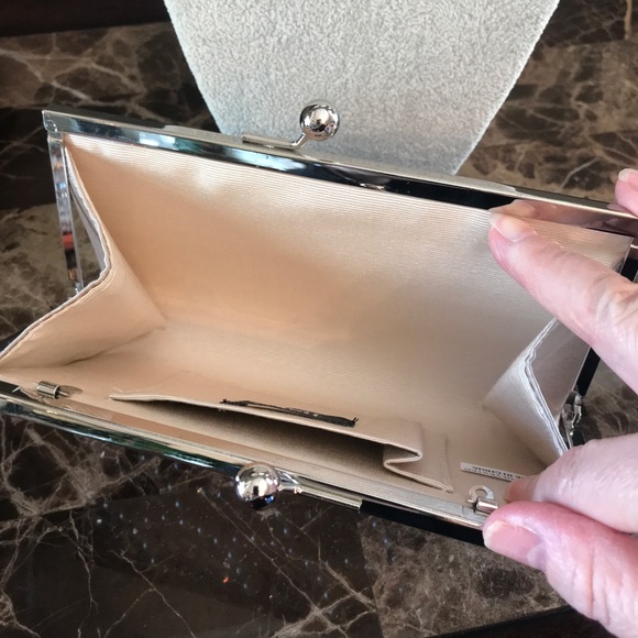 🆕 Gorgeous Rhinestone and Pearl evening clutch. - Picture 10 of 11